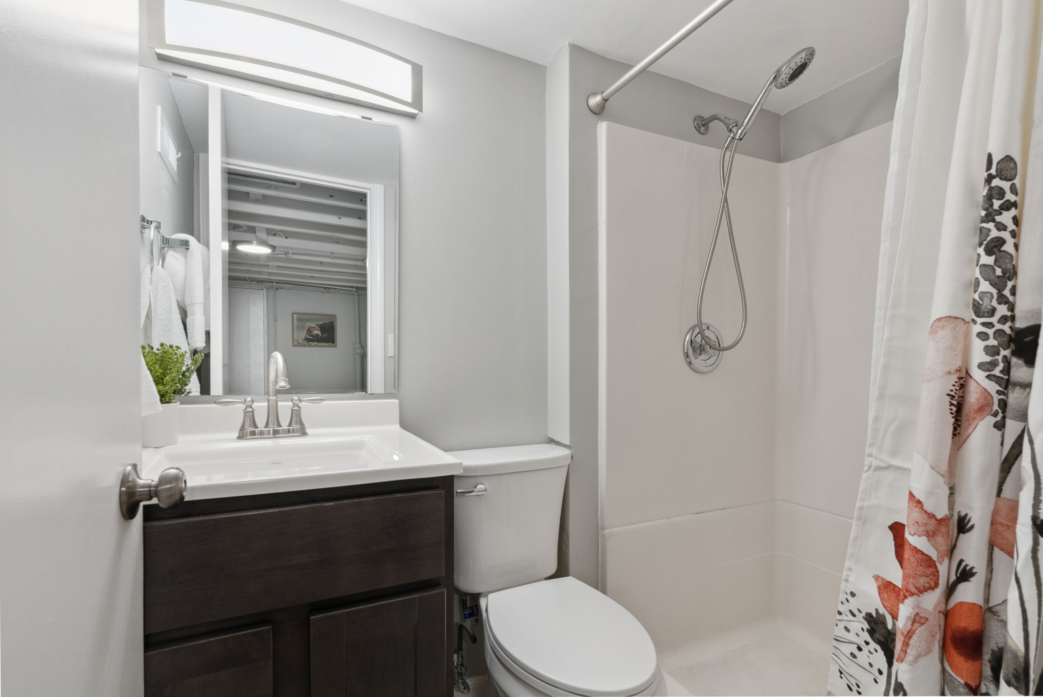 3 Bedrooms Bedrooms, ,2 BathroomsBathrooms,Woodford Rentals,For Rent,1292