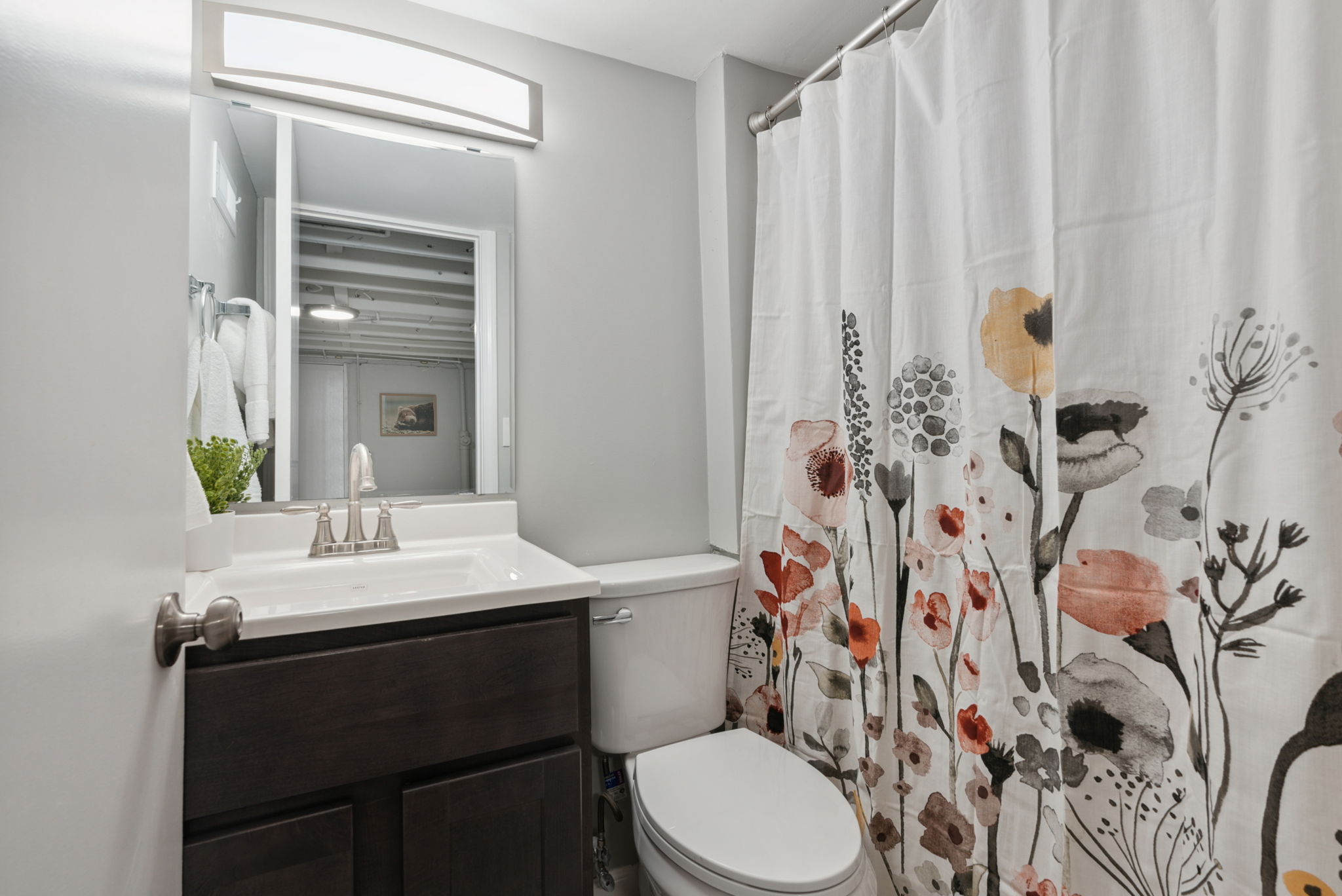 3 Bedrooms Bedrooms, ,2 BathroomsBathrooms,Woodford Rentals,For Rent,1292