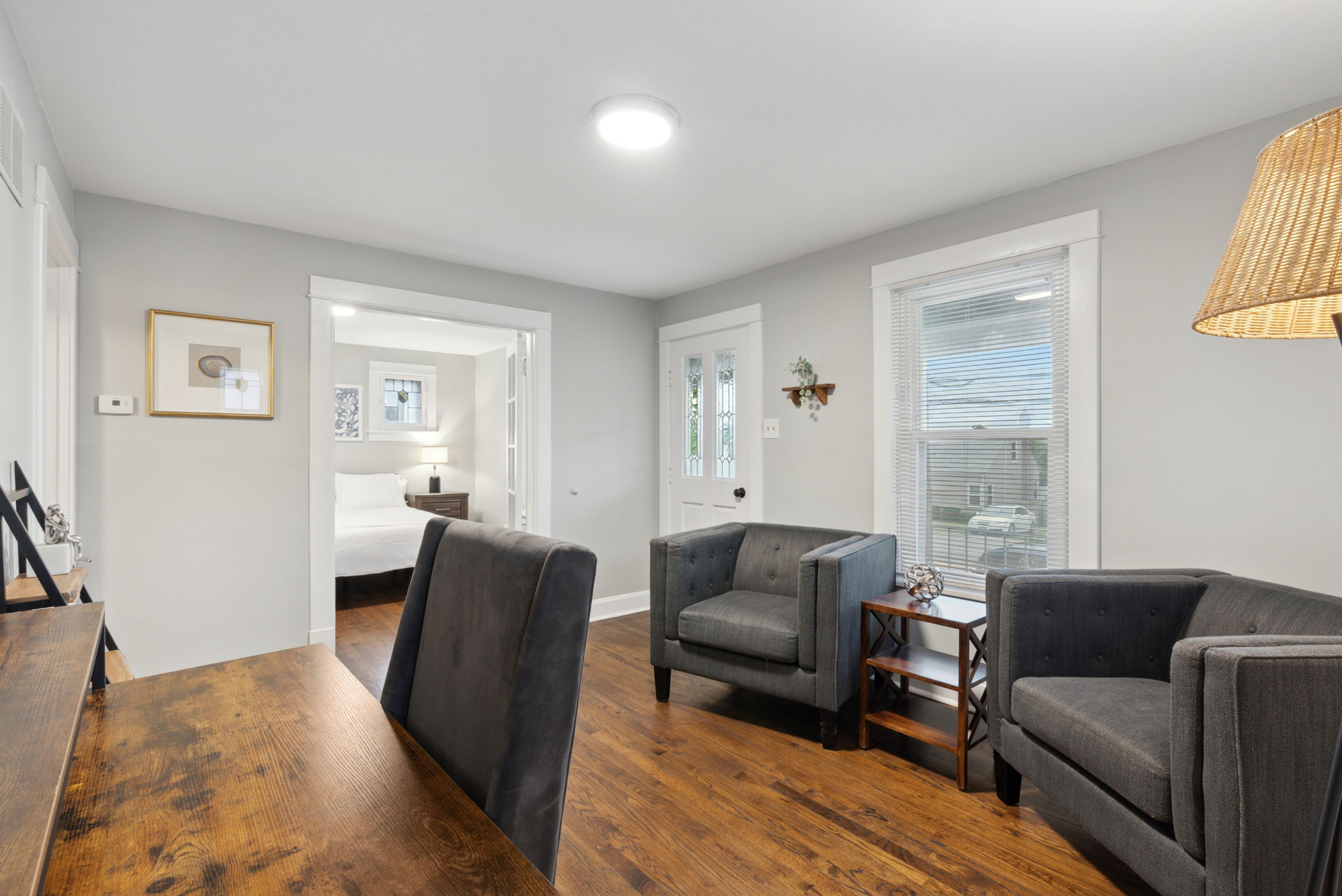 3 Bedrooms Bedrooms, ,2 BathroomsBathrooms,Woodford Rentals,For Rent,1292