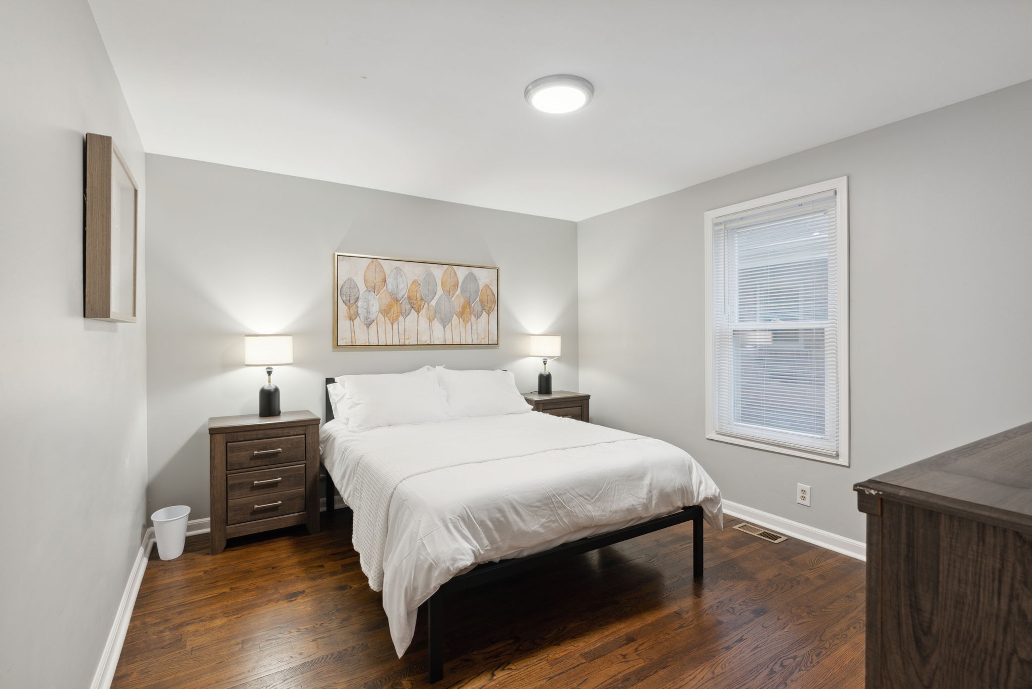 3 Bedrooms Bedrooms, ,2 BathroomsBathrooms,Woodford Rentals,For Rent,1292