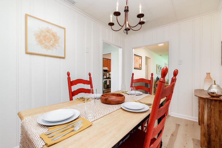 3 Bedrooms Bedrooms, ,1.5 BathroomsBathrooms,Woodford Rentals,For Rent,1299