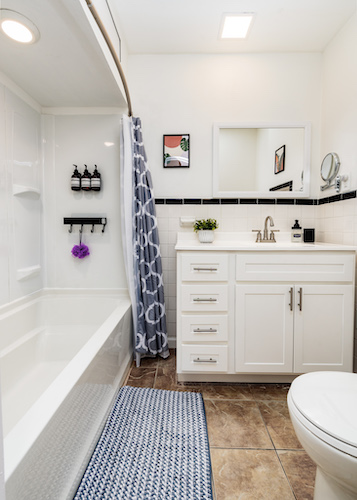 3 Bedrooms Bedrooms, ,1.5 BathroomsBathrooms,Woodford Rentals,For Rent,1299