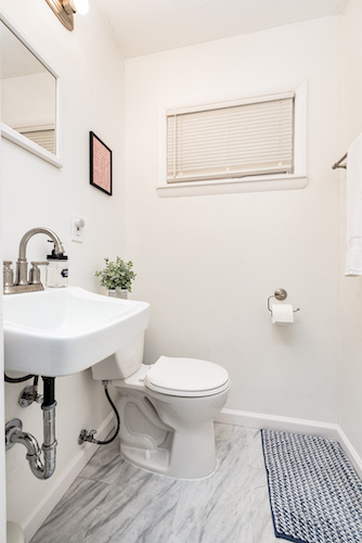 3 Bedrooms Bedrooms, ,1.5 BathroomsBathrooms,Woodford Rentals,For Rent,1299