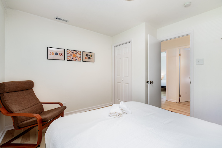 3 Bedrooms Bedrooms, ,1.5 BathroomsBathrooms,Woodford Rentals,For Rent,1299