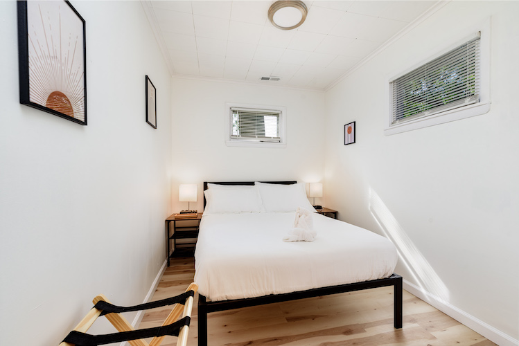 3 Bedrooms Bedrooms, ,1.5 BathroomsBathrooms,Woodford Rentals,For Rent,1299