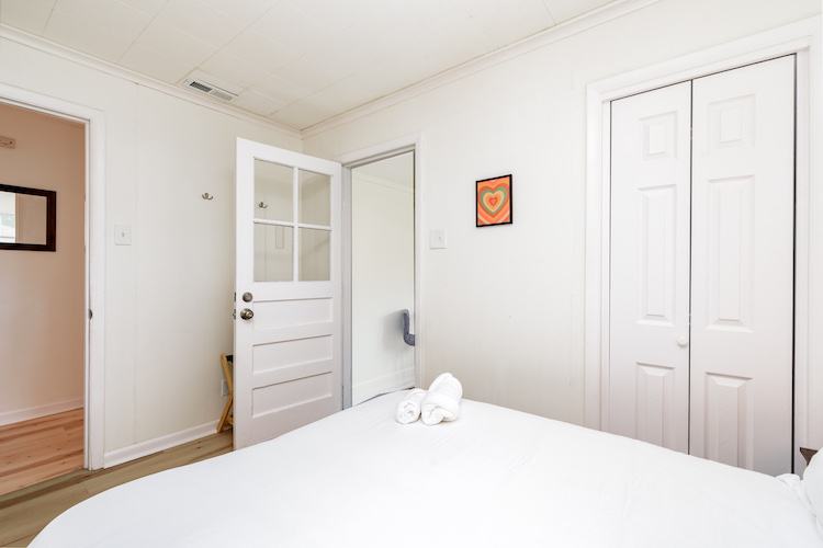 3 Bedrooms Bedrooms, ,1.5 BathroomsBathrooms,Woodford Rentals,For Rent,1299