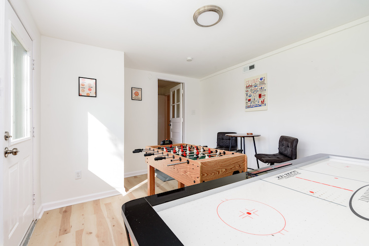 3 Bedrooms Bedrooms, ,1.5 BathroomsBathrooms,Woodford Rentals,For Rent,1299