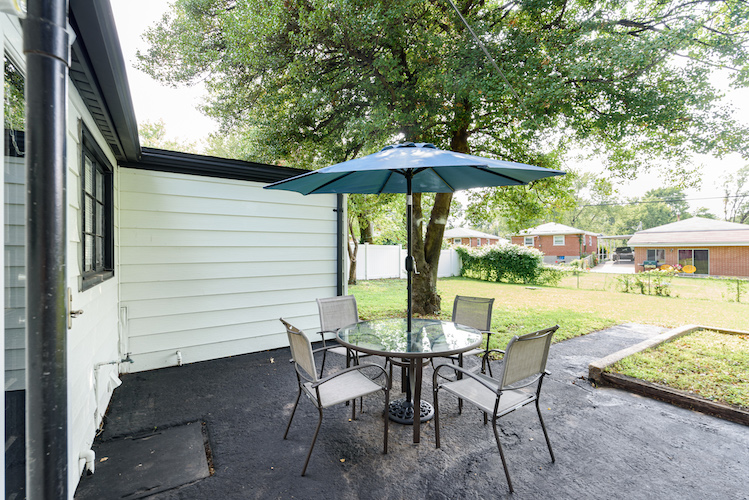 3 Bedrooms Bedrooms, ,1.5 BathroomsBathrooms,Woodford Rentals,For Rent,1299