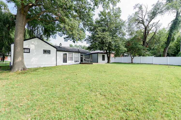 3 Bedrooms Bedrooms, ,1.5 BathroomsBathrooms,Woodford Rentals,For Rent,1299