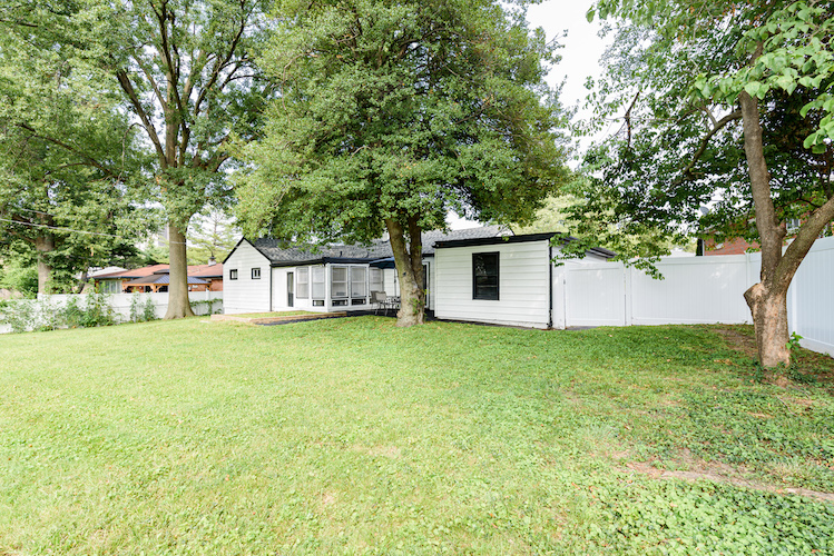 3 Bedrooms Bedrooms, ,1.5 BathroomsBathrooms,Woodford Rentals,For Rent,1299