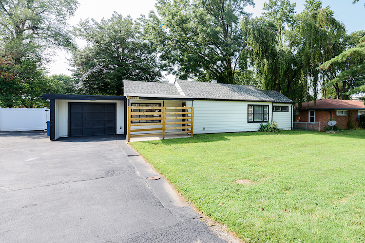 3 Bedrooms Bedrooms, ,1.5 BathroomsBathrooms,Woodford Rentals,For Rent,1299