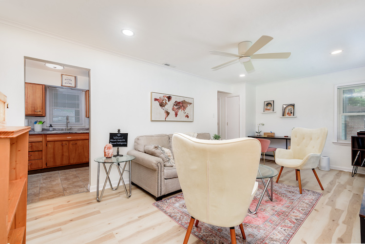 3 Bedrooms Bedrooms, ,1.5 BathroomsBathrooms,Woodford Rentals,For Rent,1299
