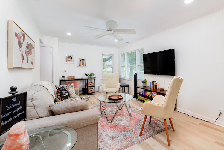 3 Bedrooms Bedrooms, ,1.5 BathroomsBathrooms,Woodford Rentals,For Rent,1299