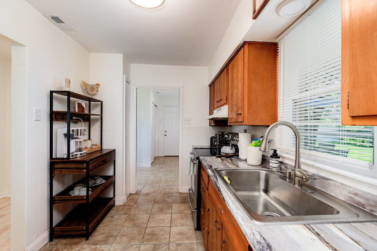 3 Bedrooms Bedrooms, ,1.5 BathroomsBathrooms,Woodford Rentals,For Rent,1299