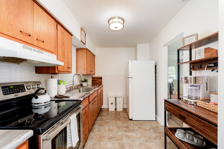 3 Bedrooms Bedrooms, ,1.5 BathroomsBathrooms,Woodford Rentals,For Rent,1299