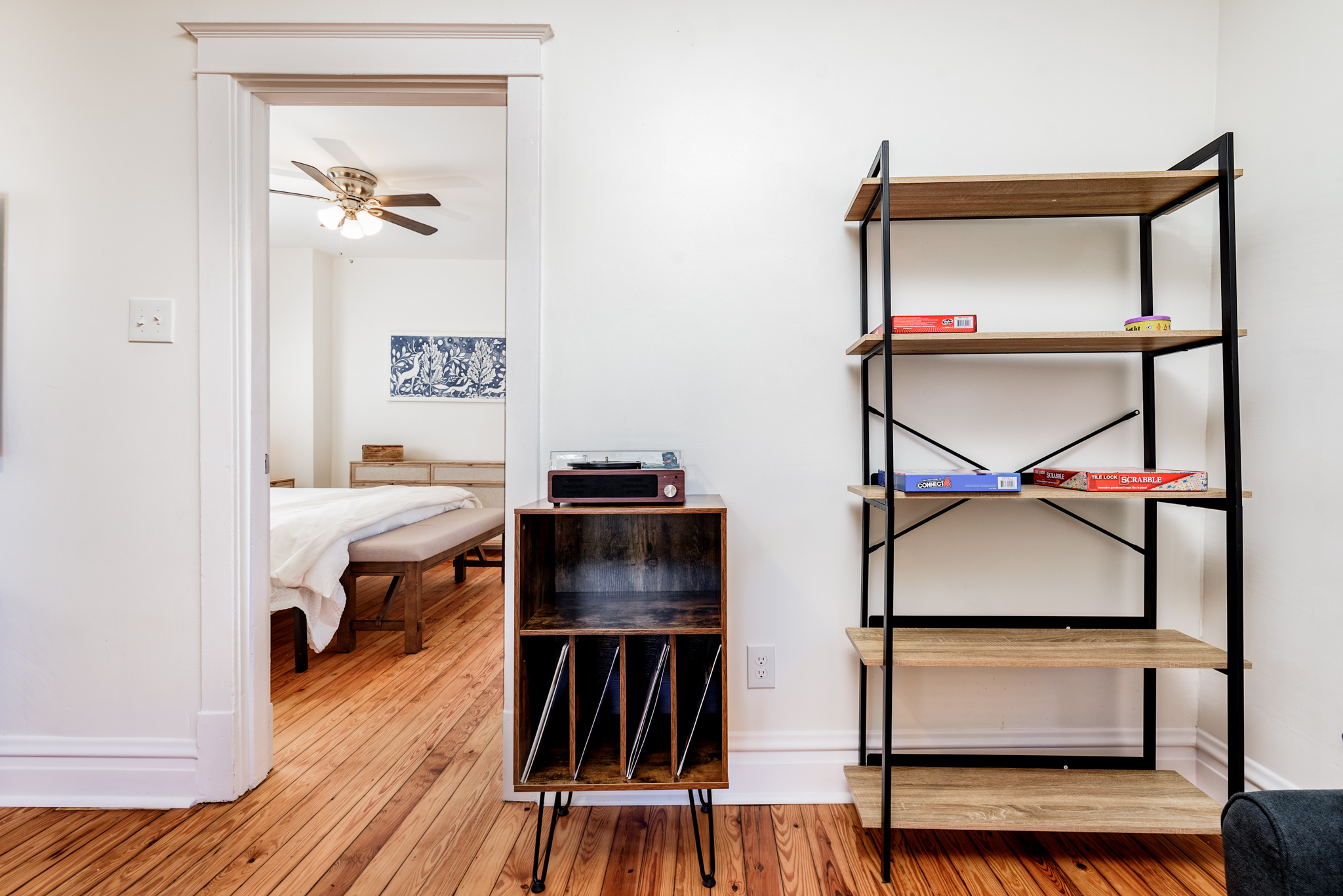 3 Bedrooms Bedrooms, ,2 BathroomsBathrooms,Woodford Rentals,For Rent,1300