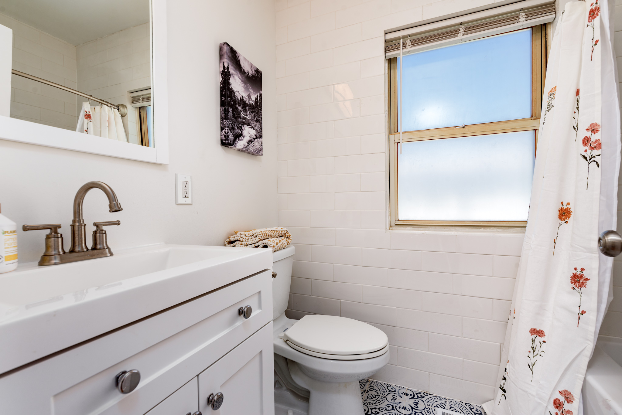 3 Bedrooms Bedrooms, ,2 BathroomsBathrooms,Woodford Rentals,For Rent,1300