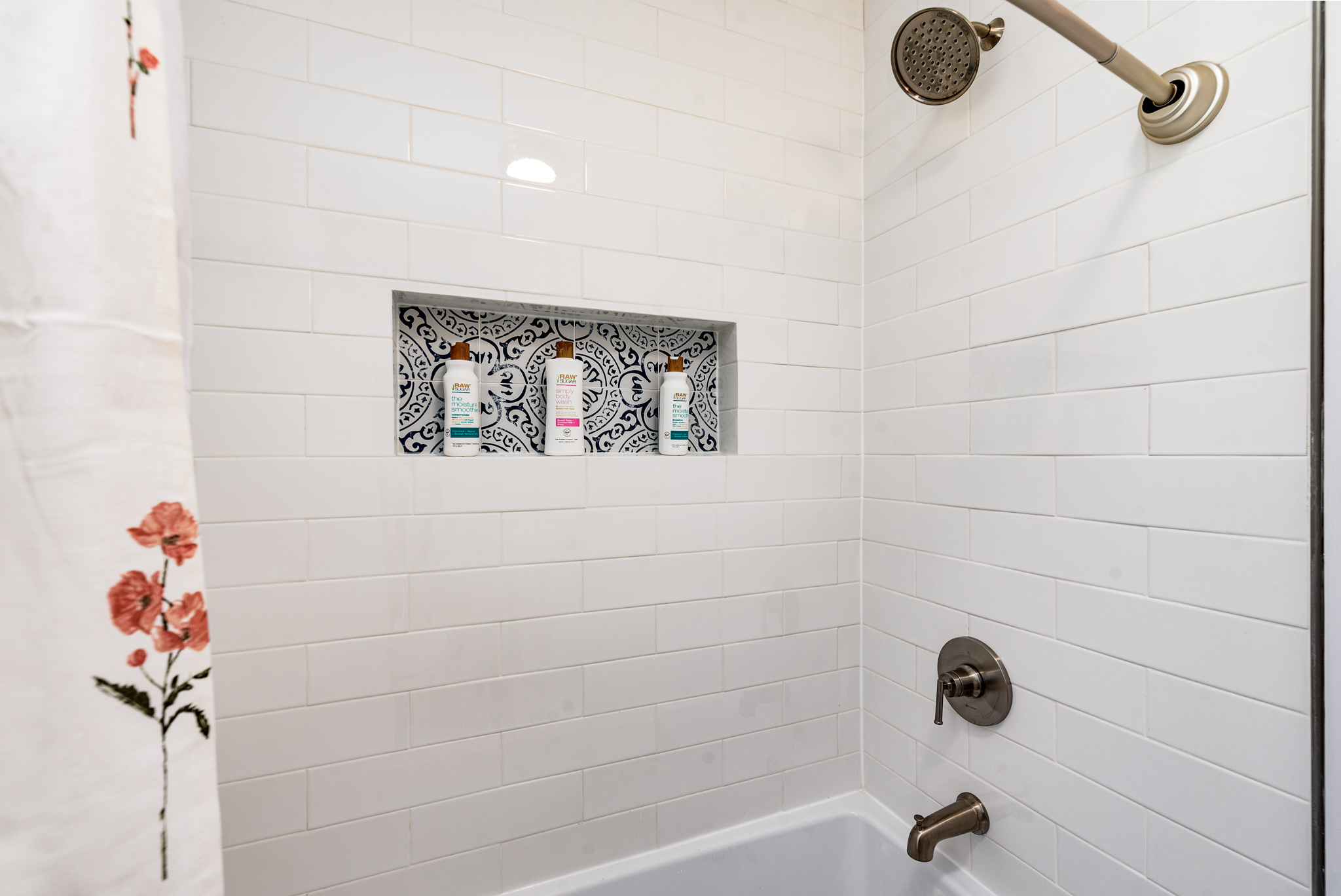 3 Bedrooms Bedrooms, ,2 BathroomsBathrooms,Woodford Rentals,For Rent,1300