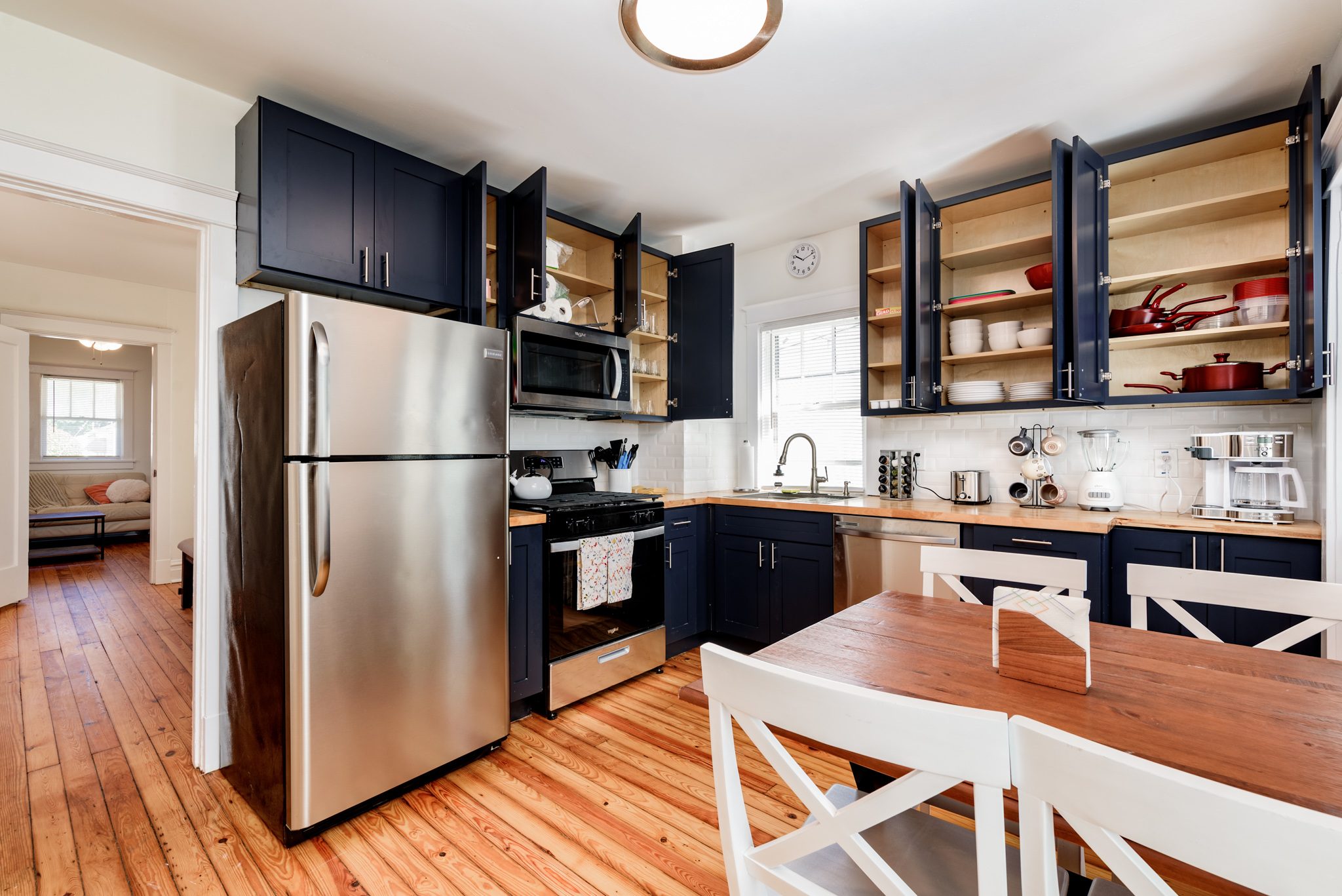3 Bedrooms Bedrooms, ,2 BathroomsBathrooms,Woodford Rentals,For Rent,1300