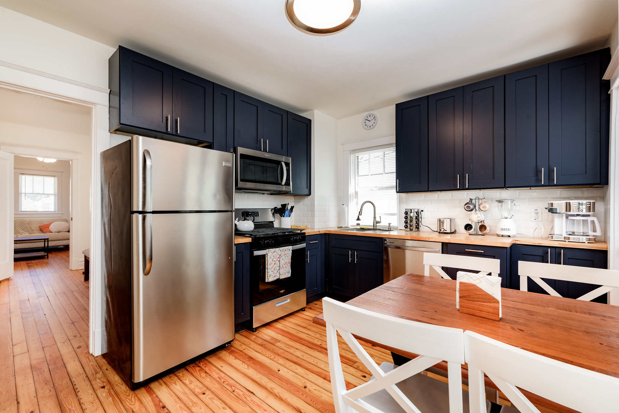 3 Bedrooms Bedrooms, ,2 BathroomsBathrooms,Woodford Rentals,For Rent,1300