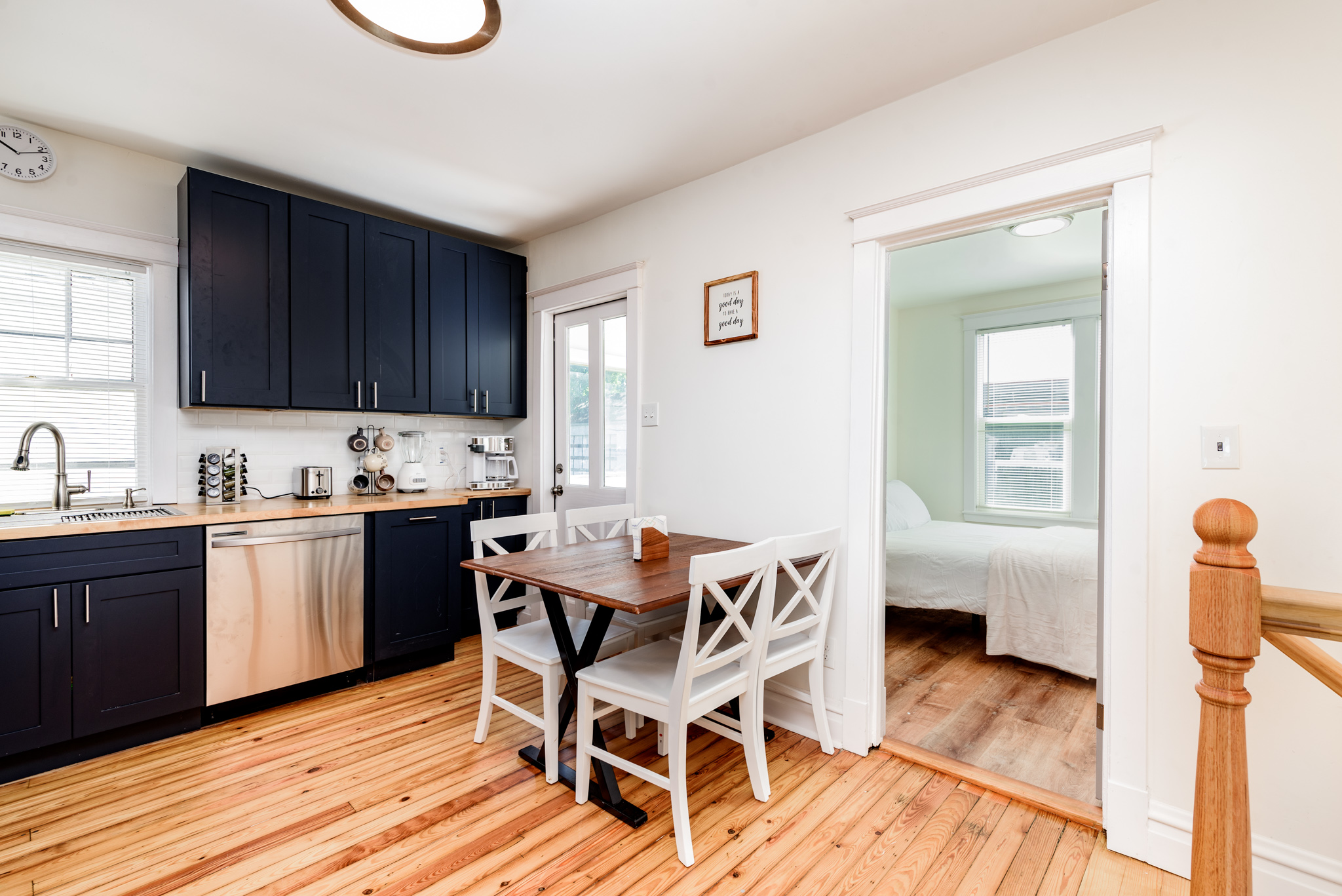 3 Bedrooms Bedrooms, ,2 BathroomsBathrooms,Woodford Rentals,For Rent,1300