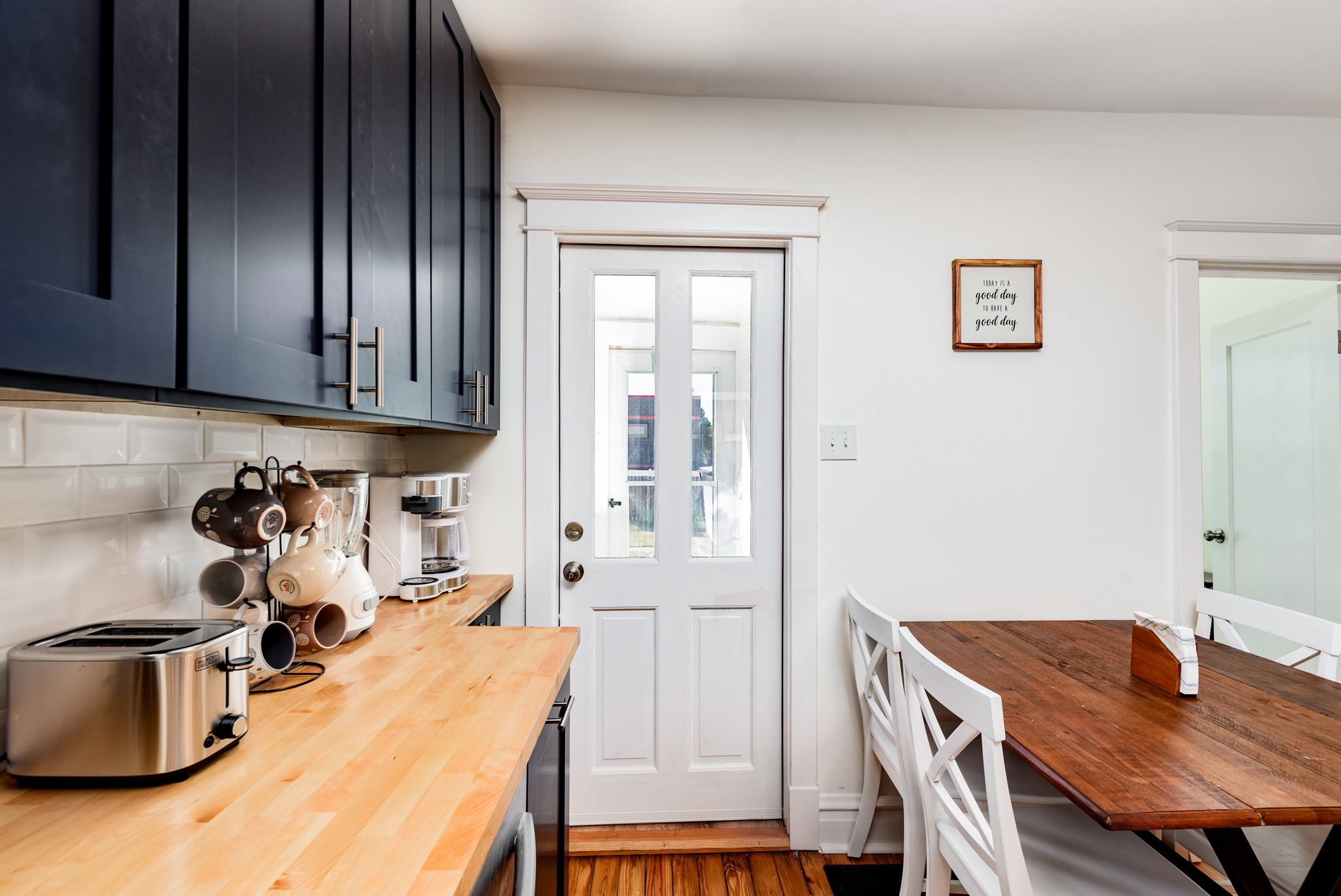 3 Bedrooms Bedrooms, ,2 BathroomsBathrooms,Woodford Rentals,For Rent,1300