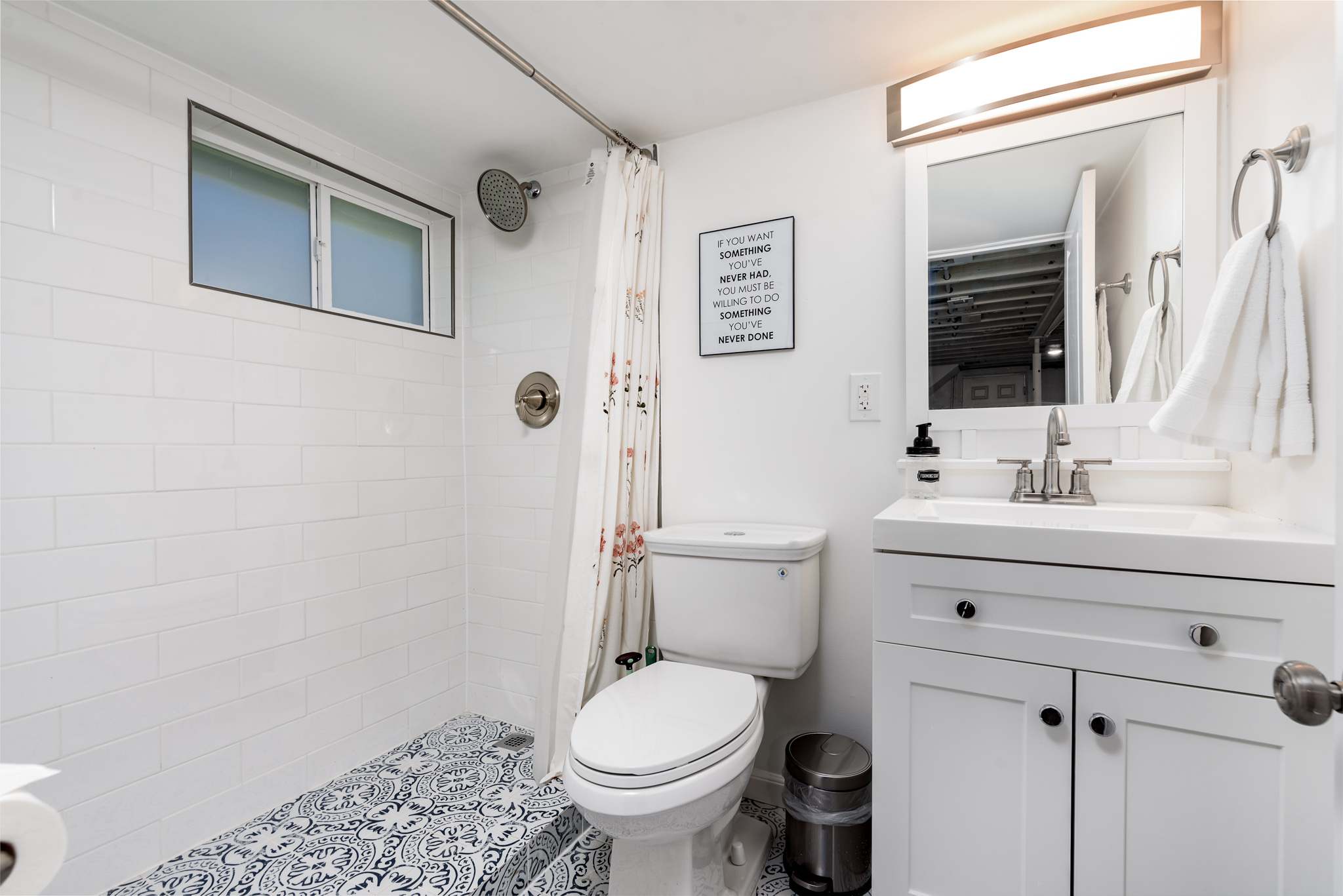 3 Bedrooms Bedrooms, ,2 BathroomsBathrooms,Woodford Rentals,For Rent,1300