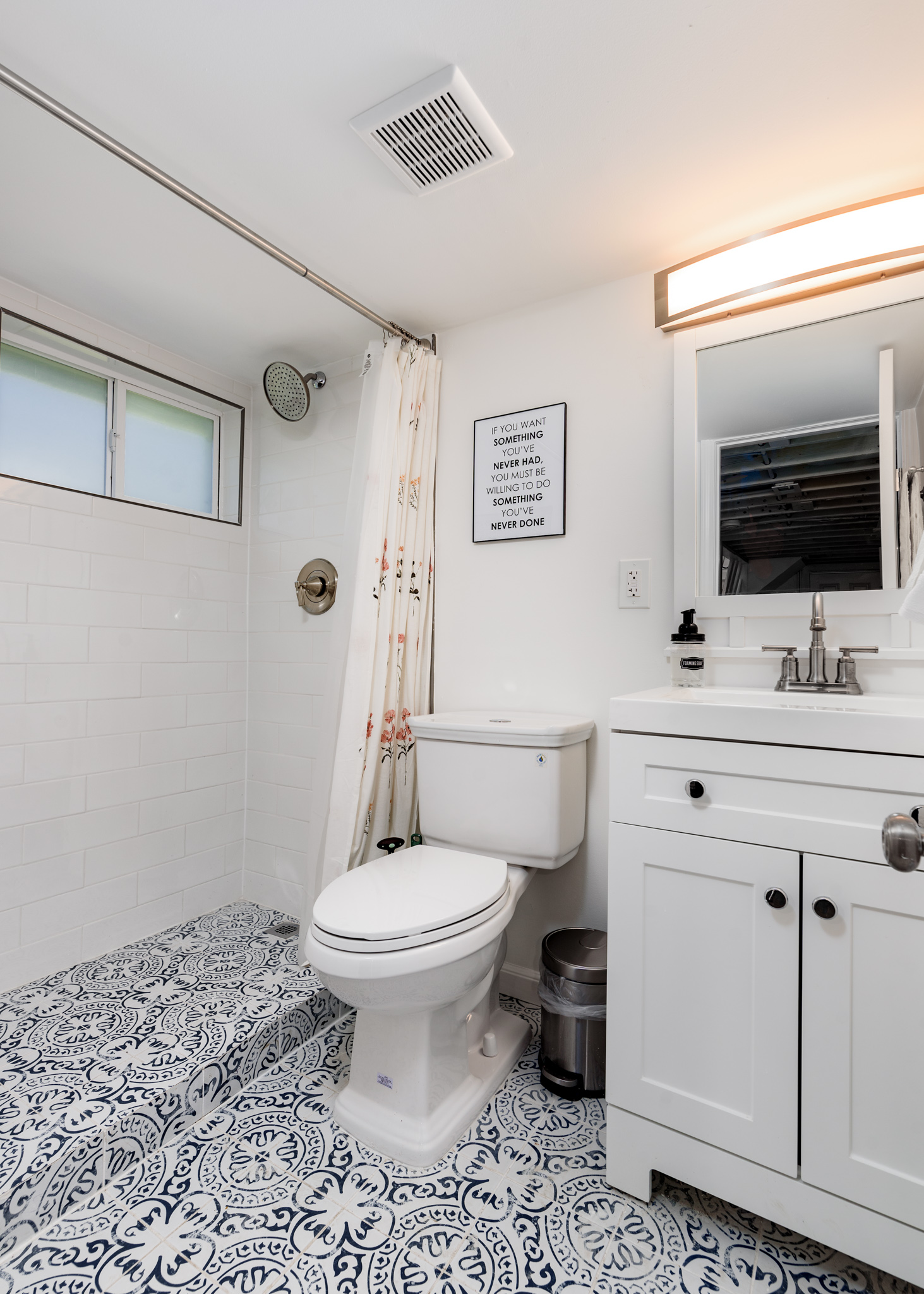 3 Bedrooms Bedrooms, ,2 BathroomsBathrooms,Woodford Rentals,For Rent,1300