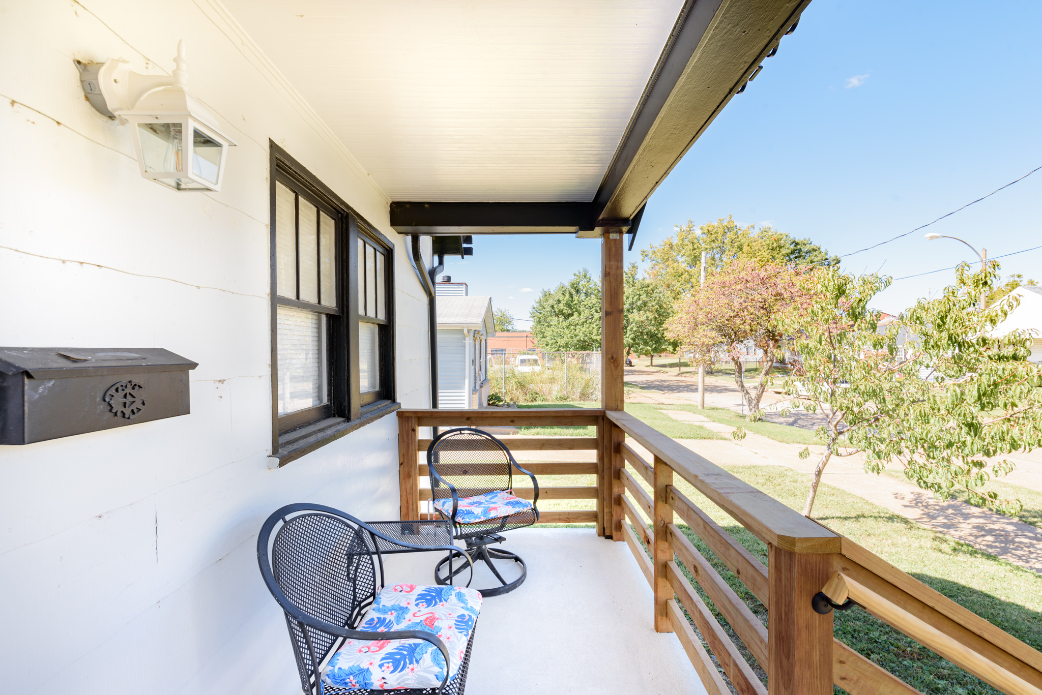 3 Bedrooms Bedrooms, ,2 BathroomsBathrooms,Woodford Rentals,For Rent,1300