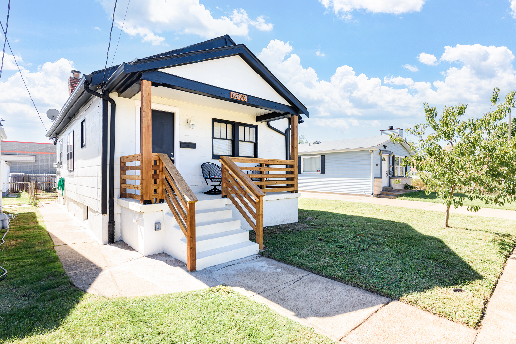 3 Bedrooms Bedrooms, ,2 BathroomsBathrooms,Woodford Rentals,For Rent,1300