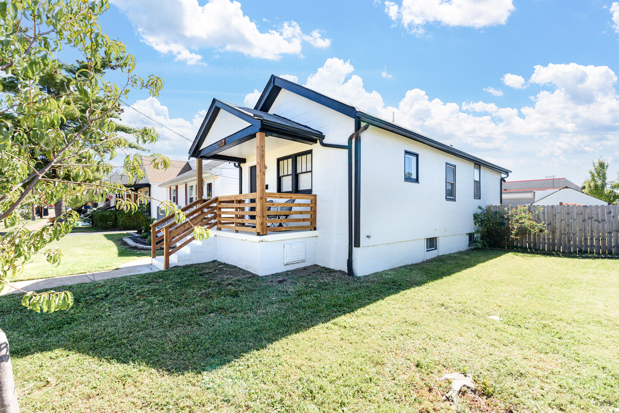 3 Bedrooms Bedrooms, ,2 BathroomsBathrooms,Woodford Rentals,For Rent,1300