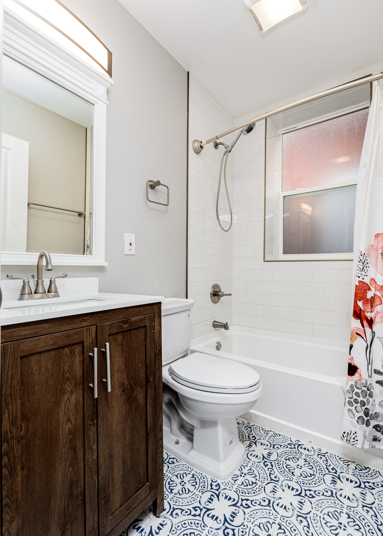 3 Bedrooms Bedrooms, ,2 BathroomsBathrooms,Woodford Rentals,For Rent,1302