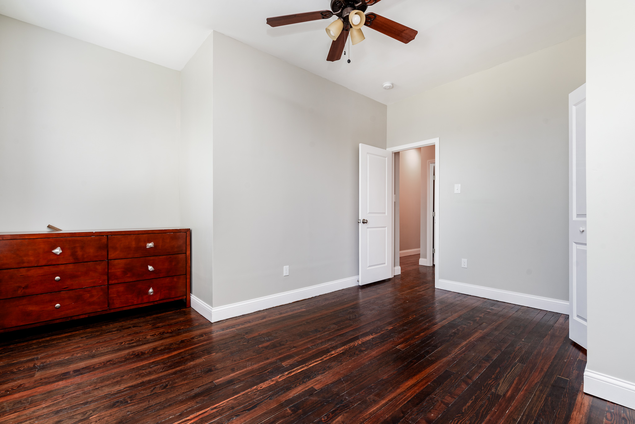 3 Bedrooms Bedrooms, ,2 BathroomsBathrooms,Woodford Rentals,For Rent,1302