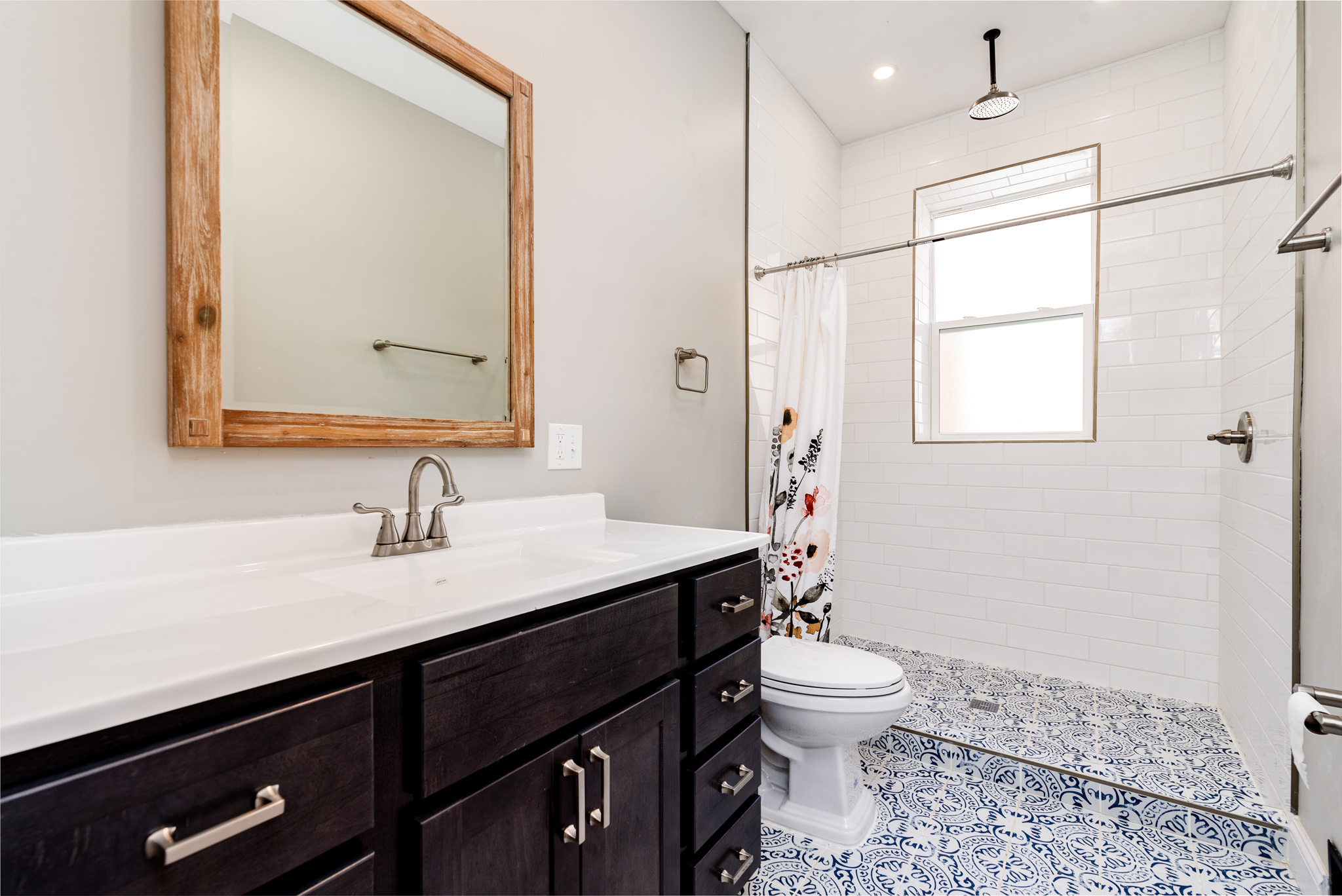 3 Bedrooms Bedrooms, ,2 BathroomsBathrooms,Woodford Rentals,For Rent,1302