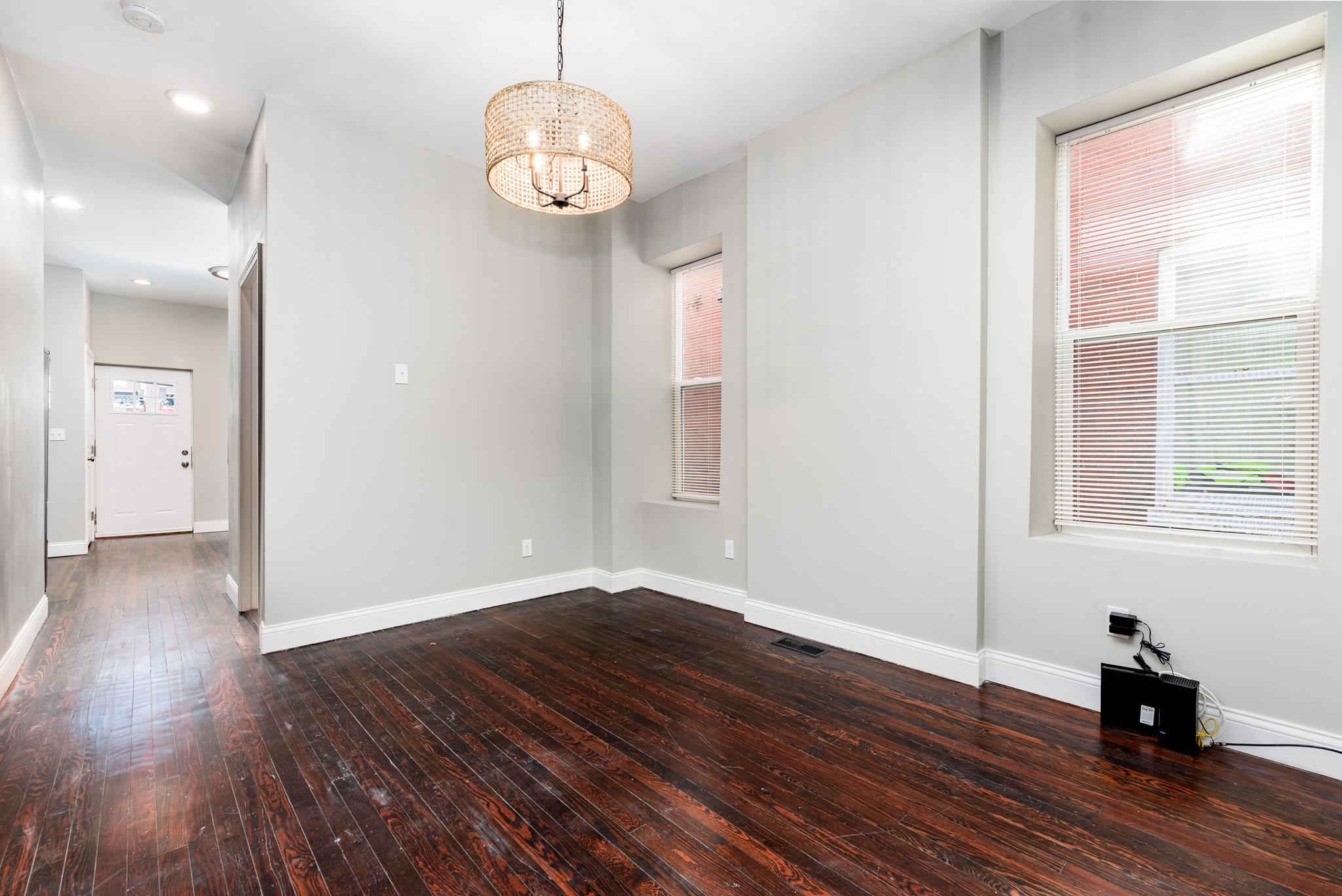 3 Bedrooms Bedrooms, ,2 BathroomsBathrooms,Woodford Rentals,For Rent,1302