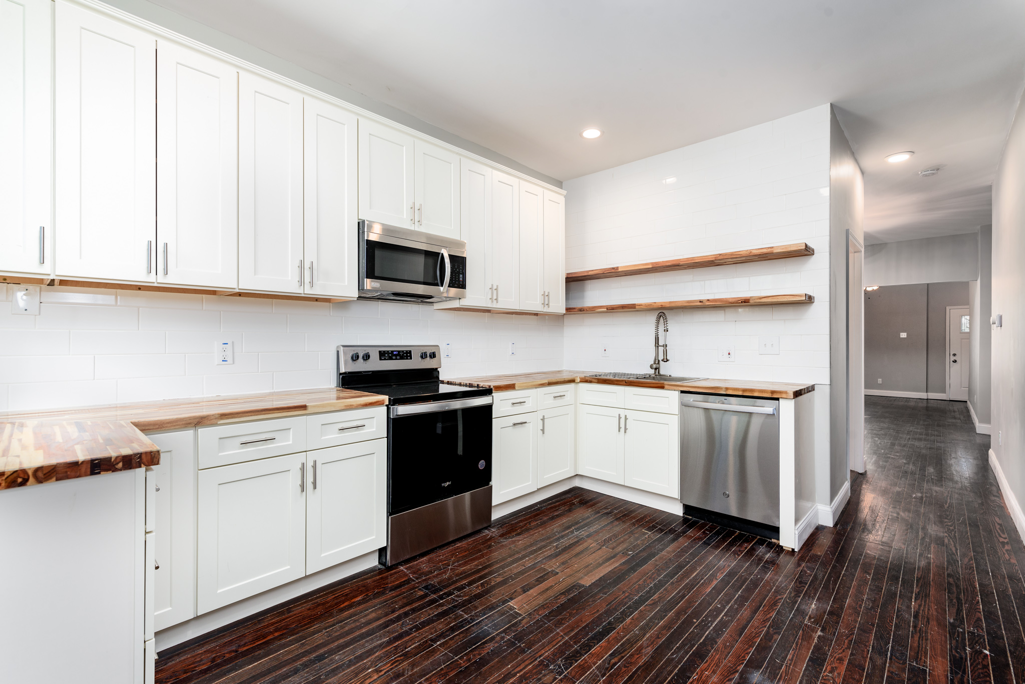 3 Bedrooms Bedrooms, ,2 BathroomsBathrooms,Woodford Rentals,For Rent,1302