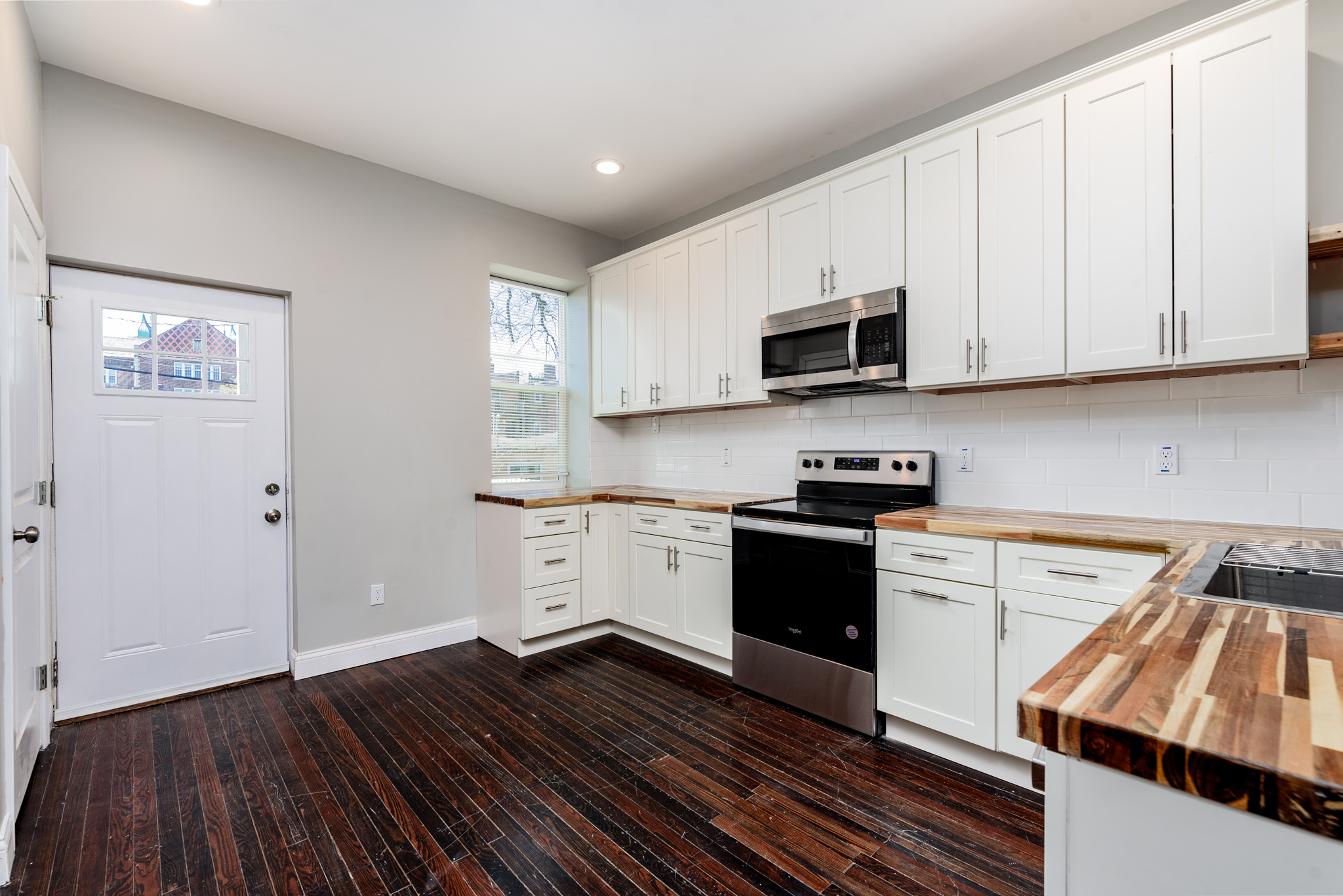 3 Bedrooms Bedrooms, ,2 BathroomsBathrooms,Woodford Rentals,For Rent,1302