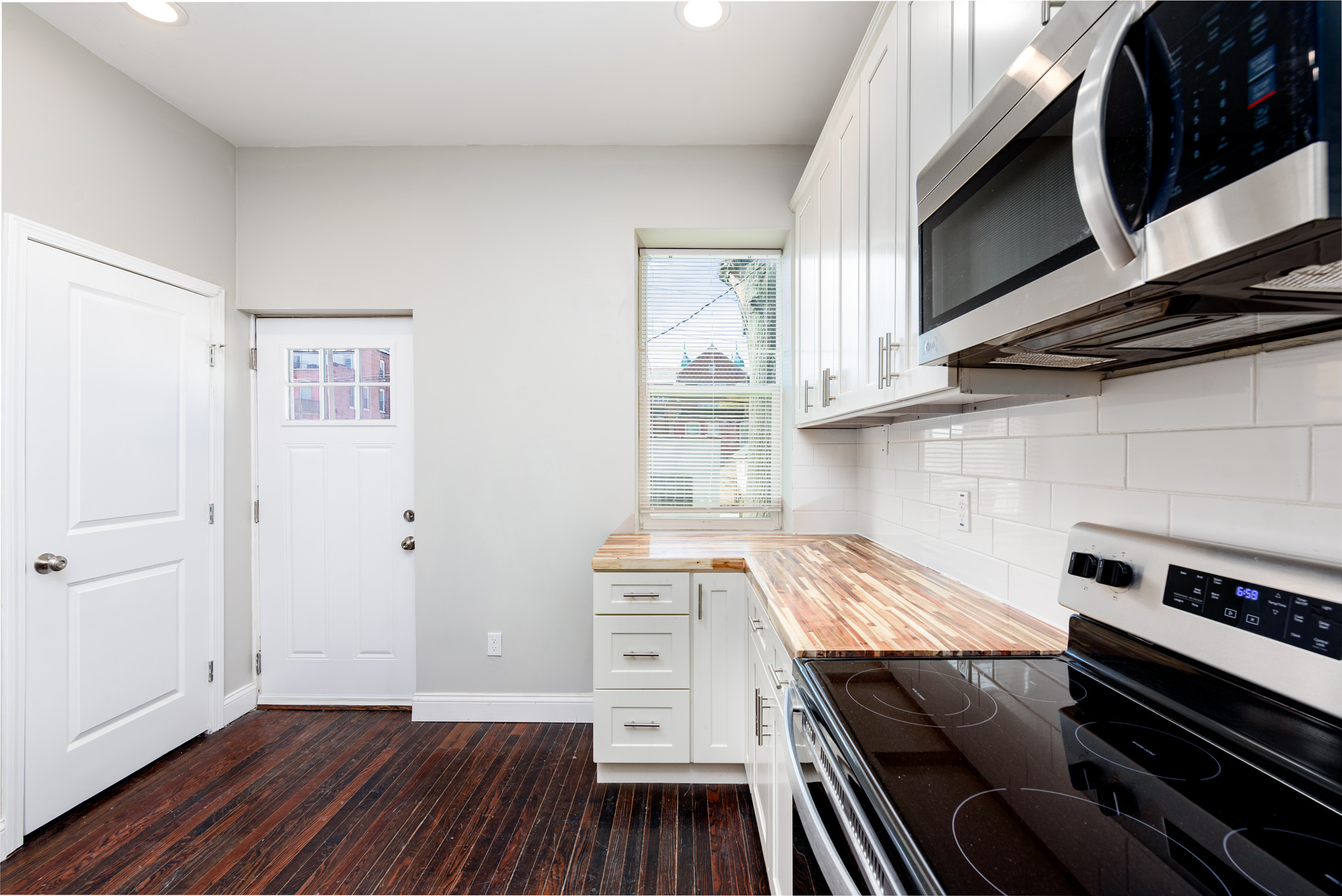 3 Bedrooms Bedrooms, ,2 BathroomsBathrooms,Woodford Rentals,For Rent,1302