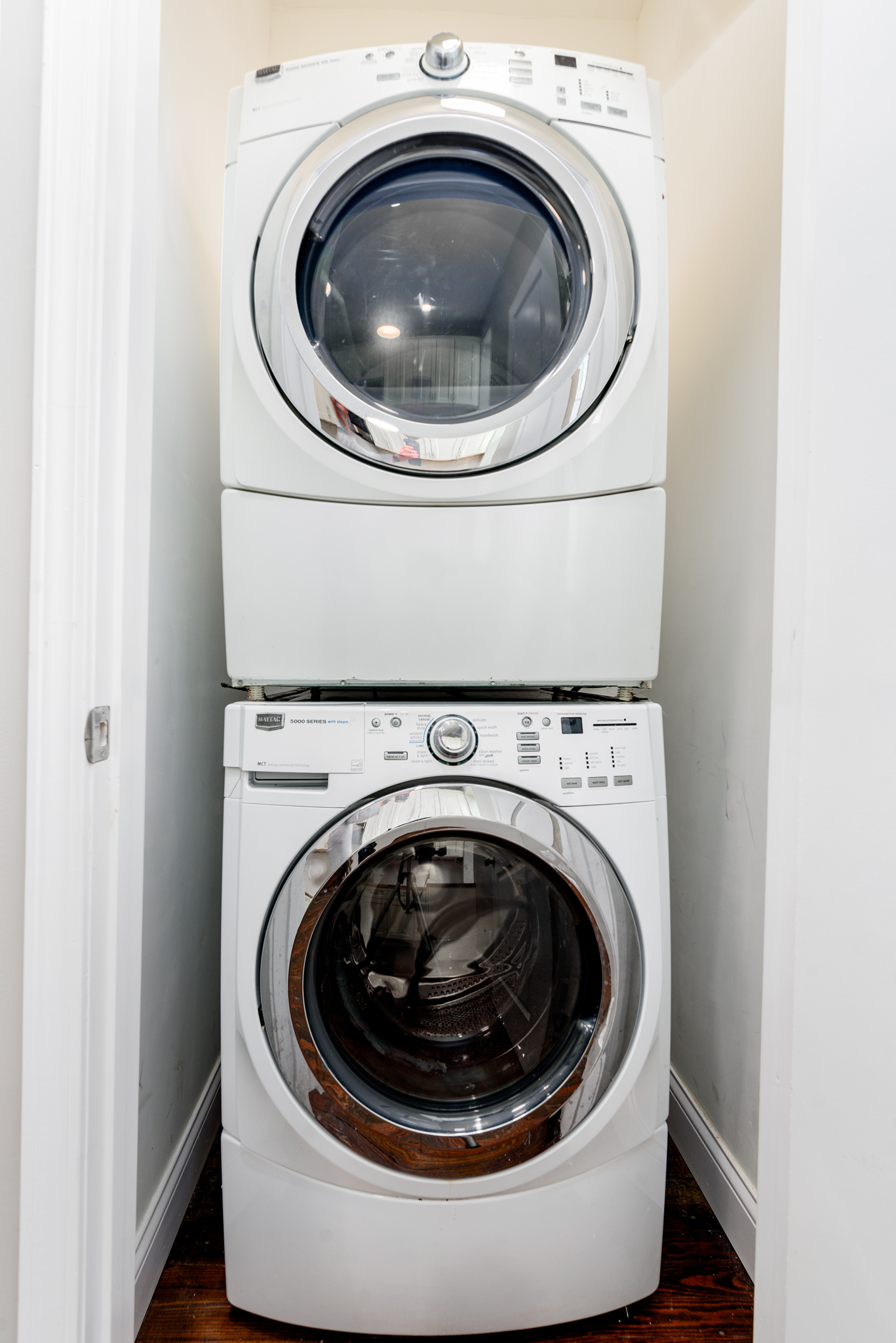 3 Bedrooms Bedrooms, ,2 BathroomsBathrooms,Woodford Rentals,For Rent,1302