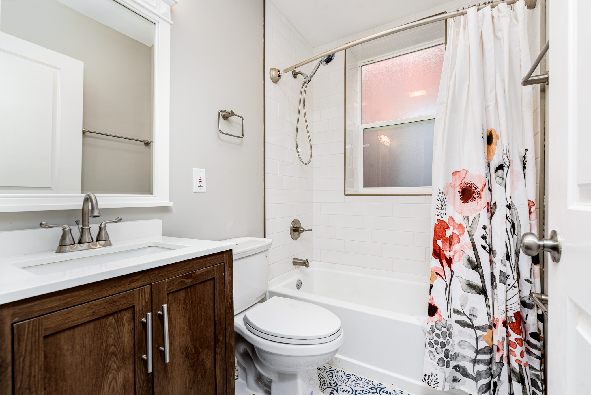 3 Bedrooms Bedrooms, ,2 BathroomsBathrooms,Woodford Rentals,For Rent,1302