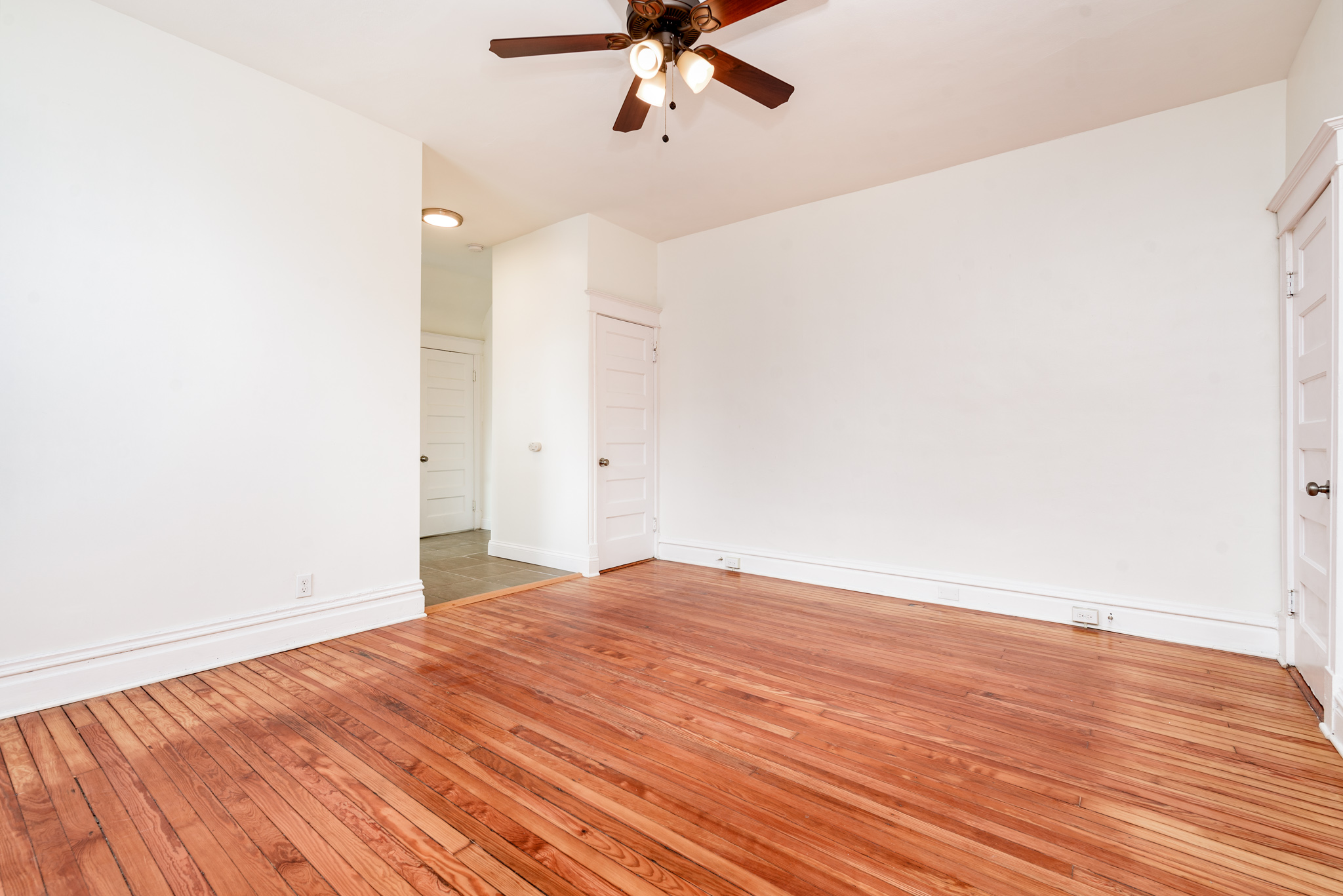 1 Bedroom Bedrooms, ,1 BathroomBathrooms,Woodford Rentals,For Rent,1303