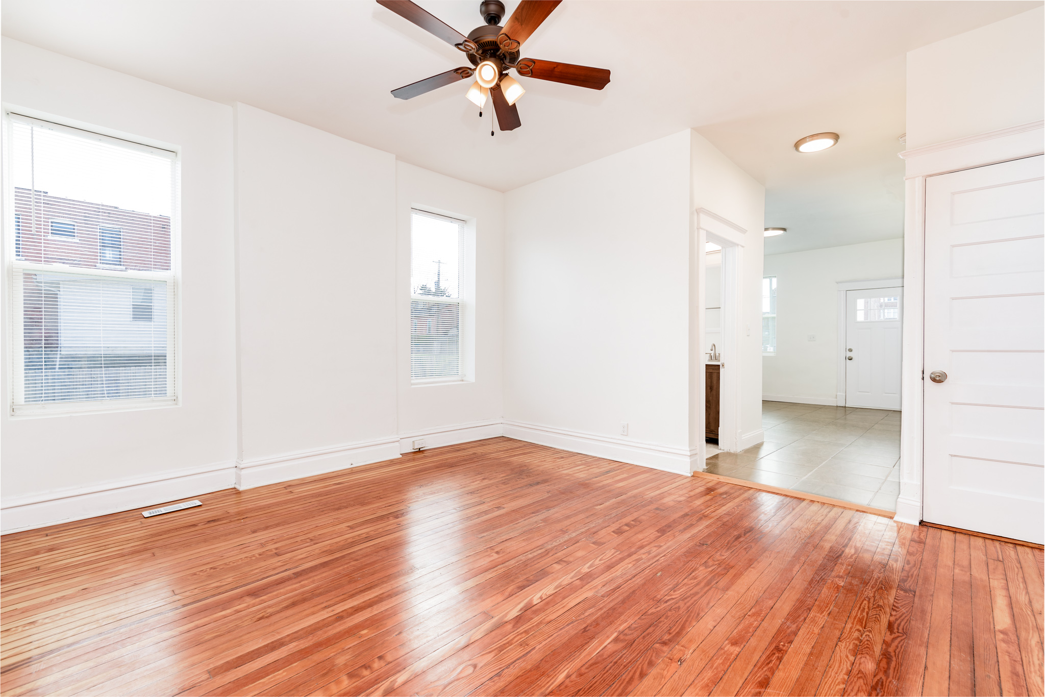 1 Bedroom Bedrooms, ,1 BathroomBathrooms,Woodford Rentals,For Rent,1303