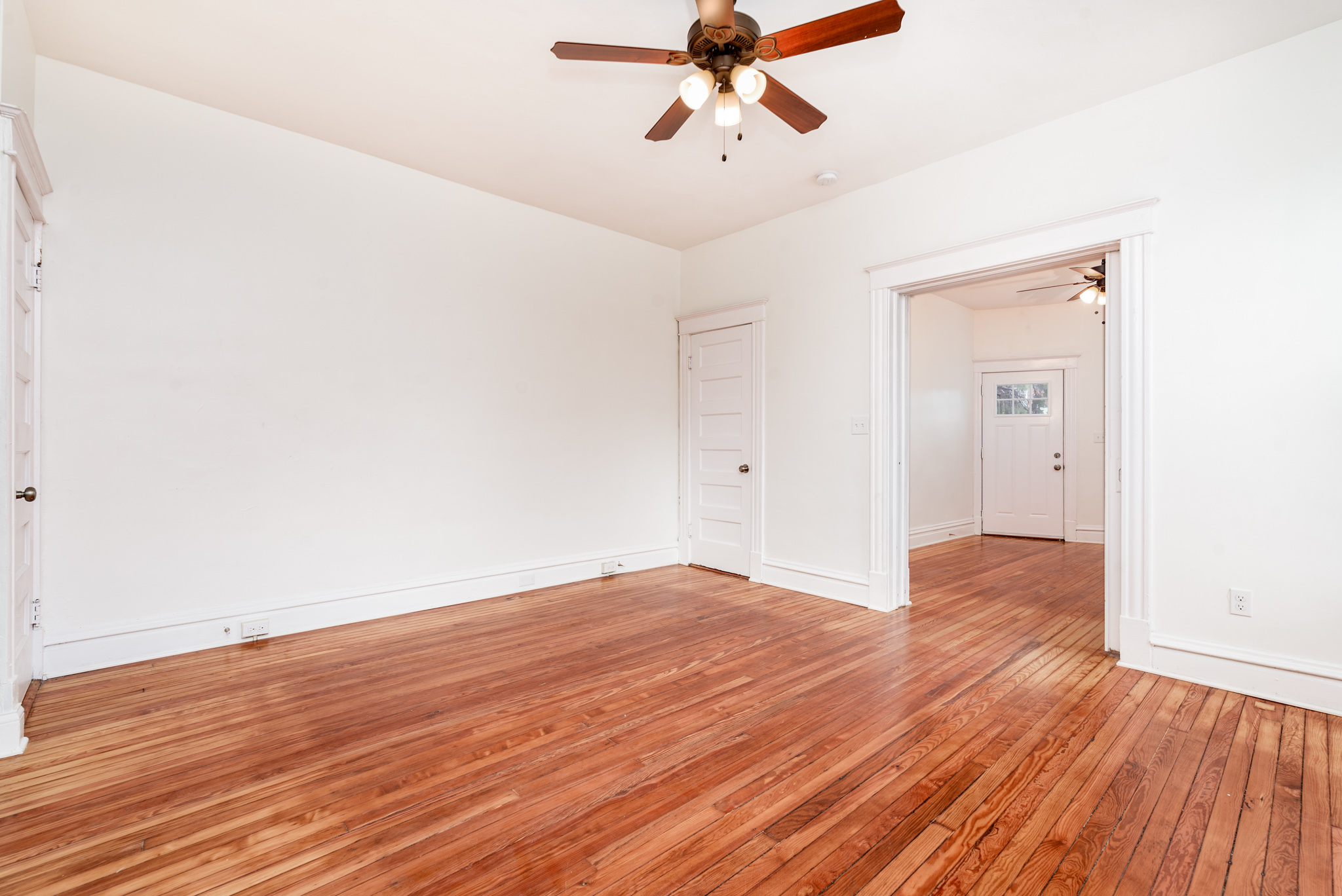 1 Bedroom Bedrooms, ,1 BathroomBathrooms,Woodford Rentals,For Rent,1303