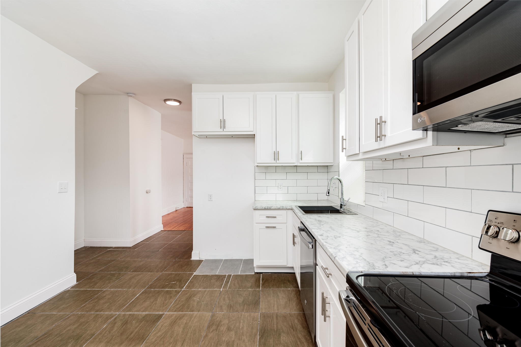 1 Bedroom Bedrooms, ,1 BathroomBathrooms,Woodford Rentals,For Rent,1303