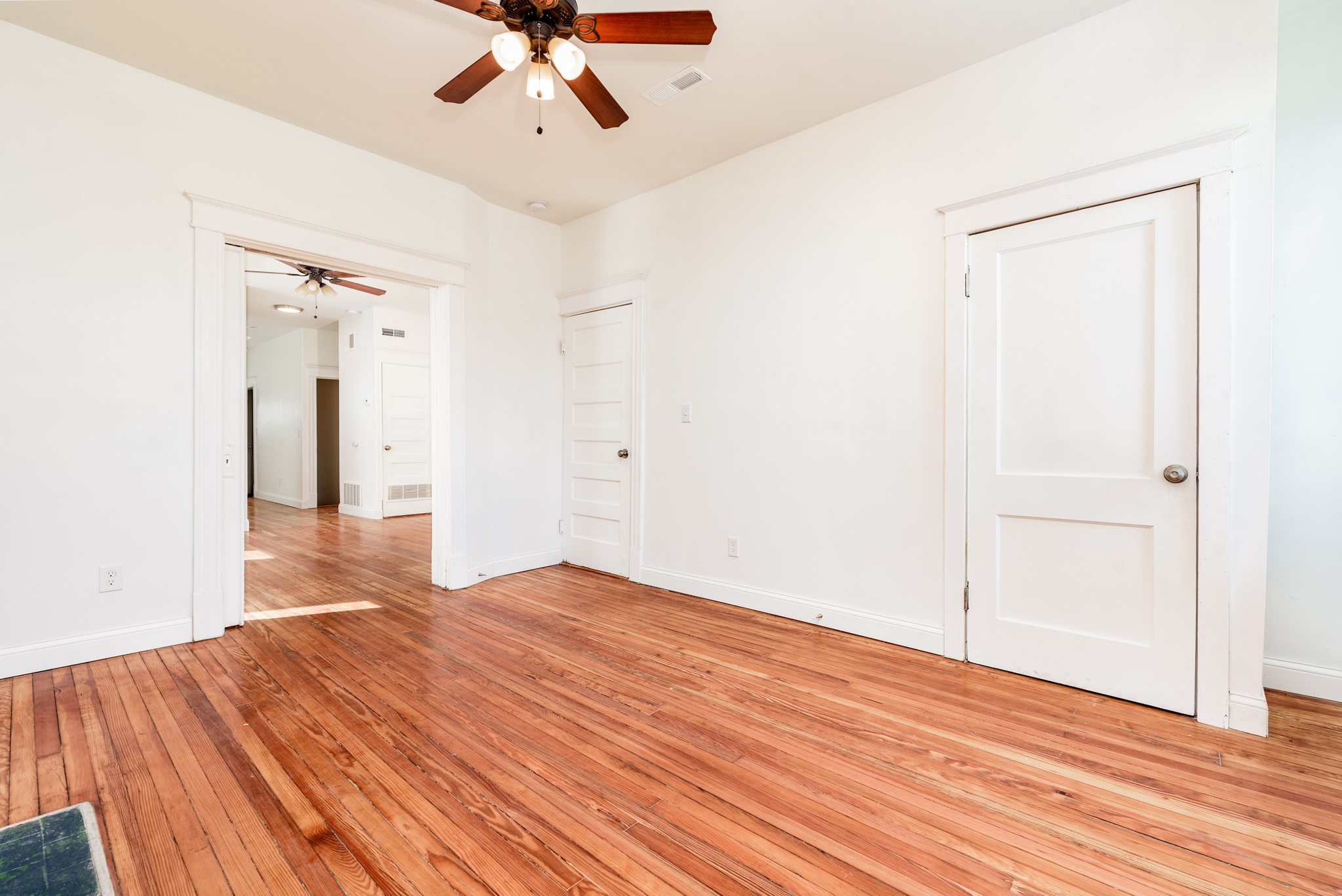 1 Bedroom Bedrooms, ,1 BathroomBathrooms,Woodford Rentals,For Rent,1304