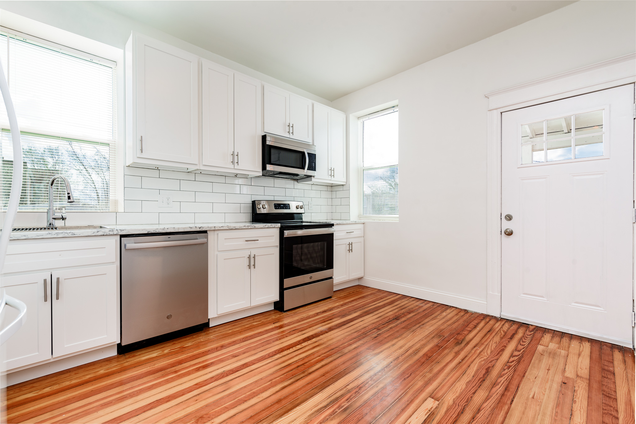 1 Bedroom Bedrooms, ,1 BathroomBathrooms,Woodford Rentals,For Rent,1304