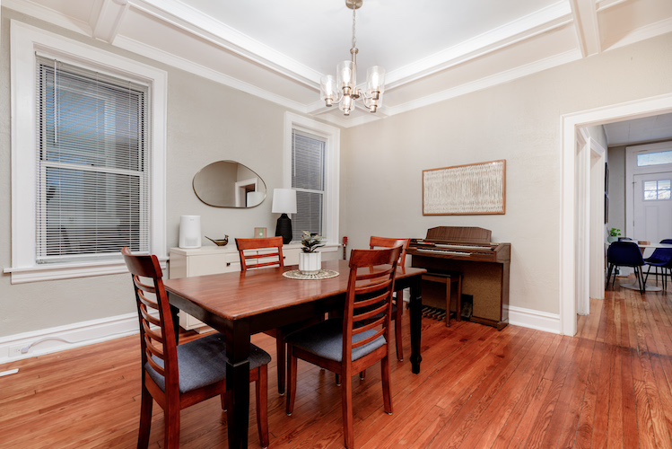 2 Bedrooms Bedrooms, ,1 BathroomBathrooms,Woodford Rentals,For Rent,1305