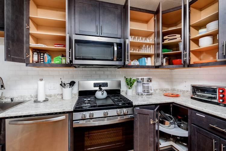 2 Bedrooms Bedrooms, ,1 BathroomBathrooms,Woodford Rentals,For Rent,1305
