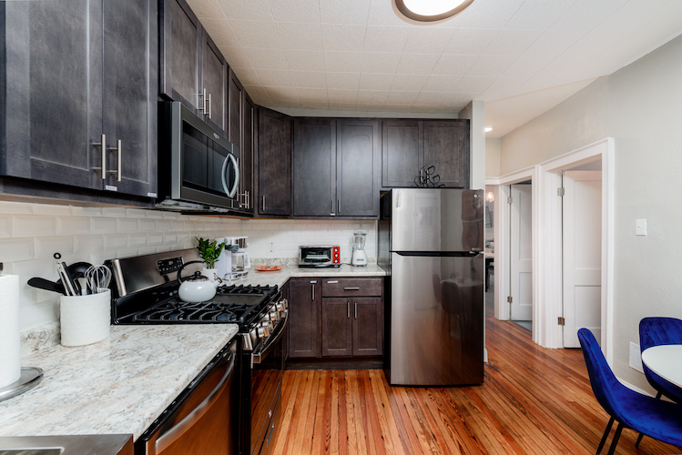 2 Bedrooms Bedrooms, ,1 BathroomBathrooms,Woodford Rentals,For Rent,1305