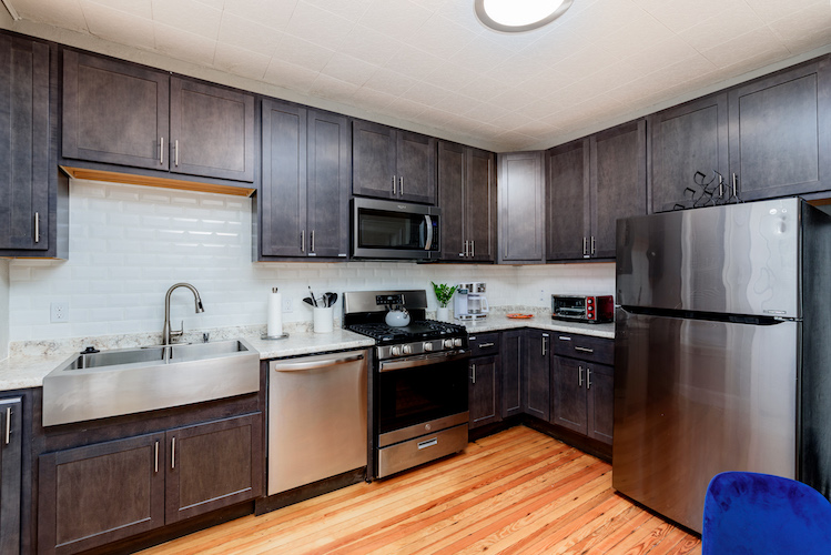 2 Bedrooms Bedrooms, ,1 BathroomBathrooms,Woodford Rentals,For Rent,1305